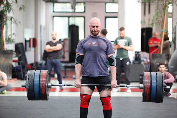 3 Motivi Per Cui Dovresti Usare l’Allenamento In Tre Fasi Nel Powerlifting