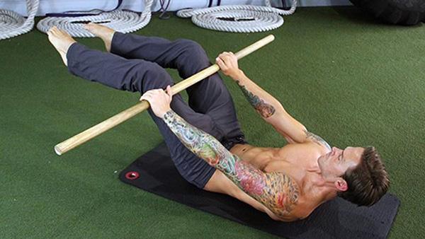 Conditioning al suolo per front e back lever: allenarsi senza la sbarra