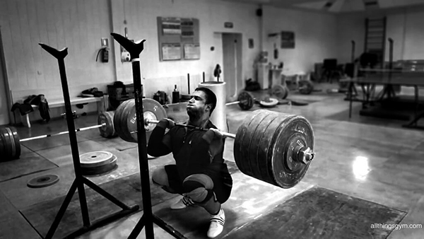 Il punto morto nello Squat: cosa lo provoca e cosa fare al riguardo Il punto morto nello Squat: cosa lo provoca e cosa fare al riguardo